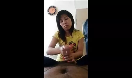सोफे पर सेक्सी प्राकृतिक यूरो सेक्सी मूवी वीडियो लेडी Dildoing बिल्ली खुशी