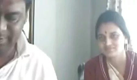 रूसी लड़की (मेडवेघोनोक) खुद को काम पर दिखाती है सेक्सी वीडियो का मूवी