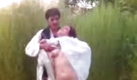 लवली एशियन बेब और एक सेक्सी मूवी वीडियो सेक्सी मूवी विशाल काला मुर्गा