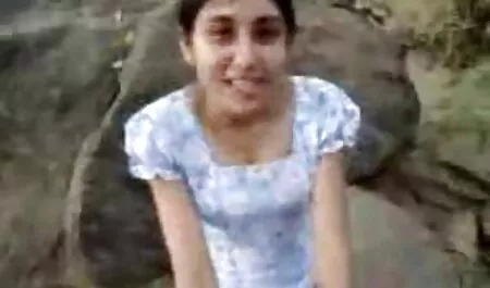 गर्भवती आवारा लड़की यह कर रही है सेक्सी पिछ मूवी १